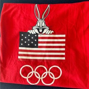 LOONEY TUNES team USA 🇺🇸 show your spirit with this FUN tee!See pic 4 details